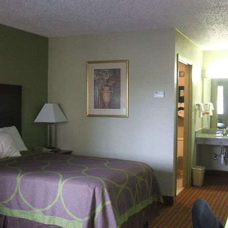 Super 8 By Wyndham Monticello Ar Motel Bagian luar foto
