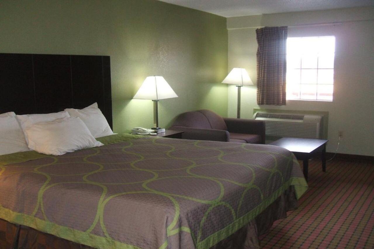 Super 8 By Wyndham Monticello Ar Motel Bagian luar foto