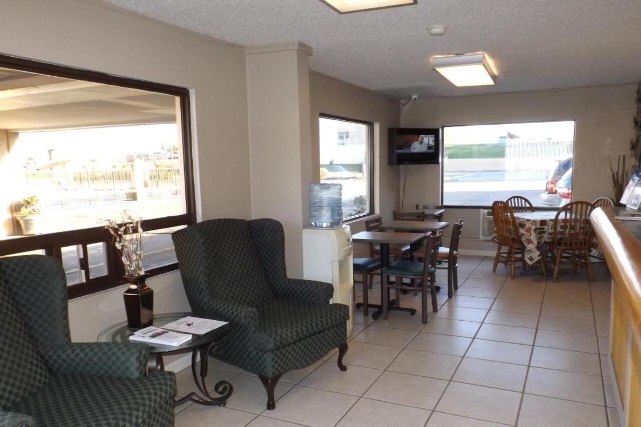 Super 8 By Wyndham Monticello Ar Motel Bagian luar foto