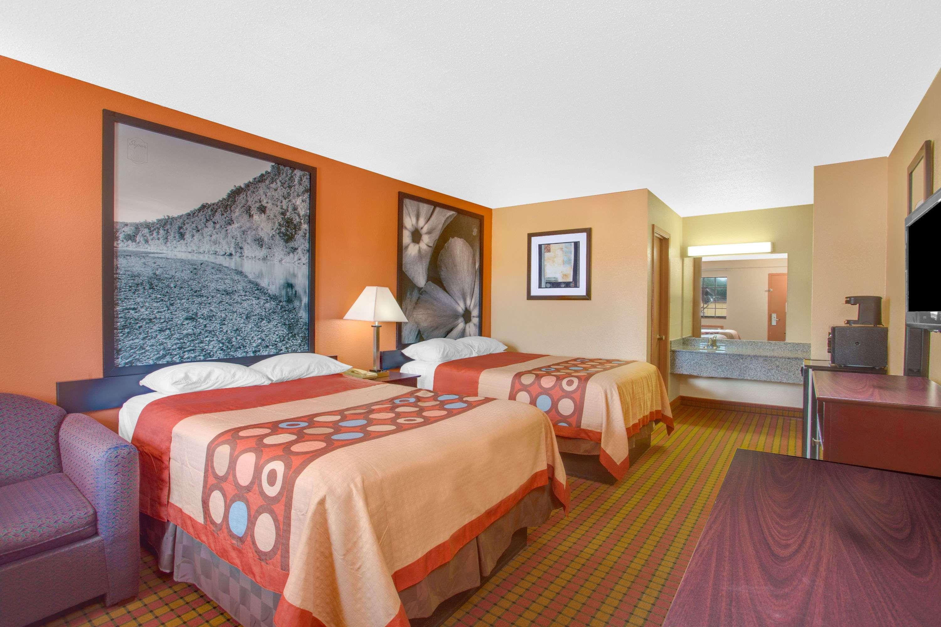 Super 8 By Wyndham Monticello Ar Motel Bagian luar foto