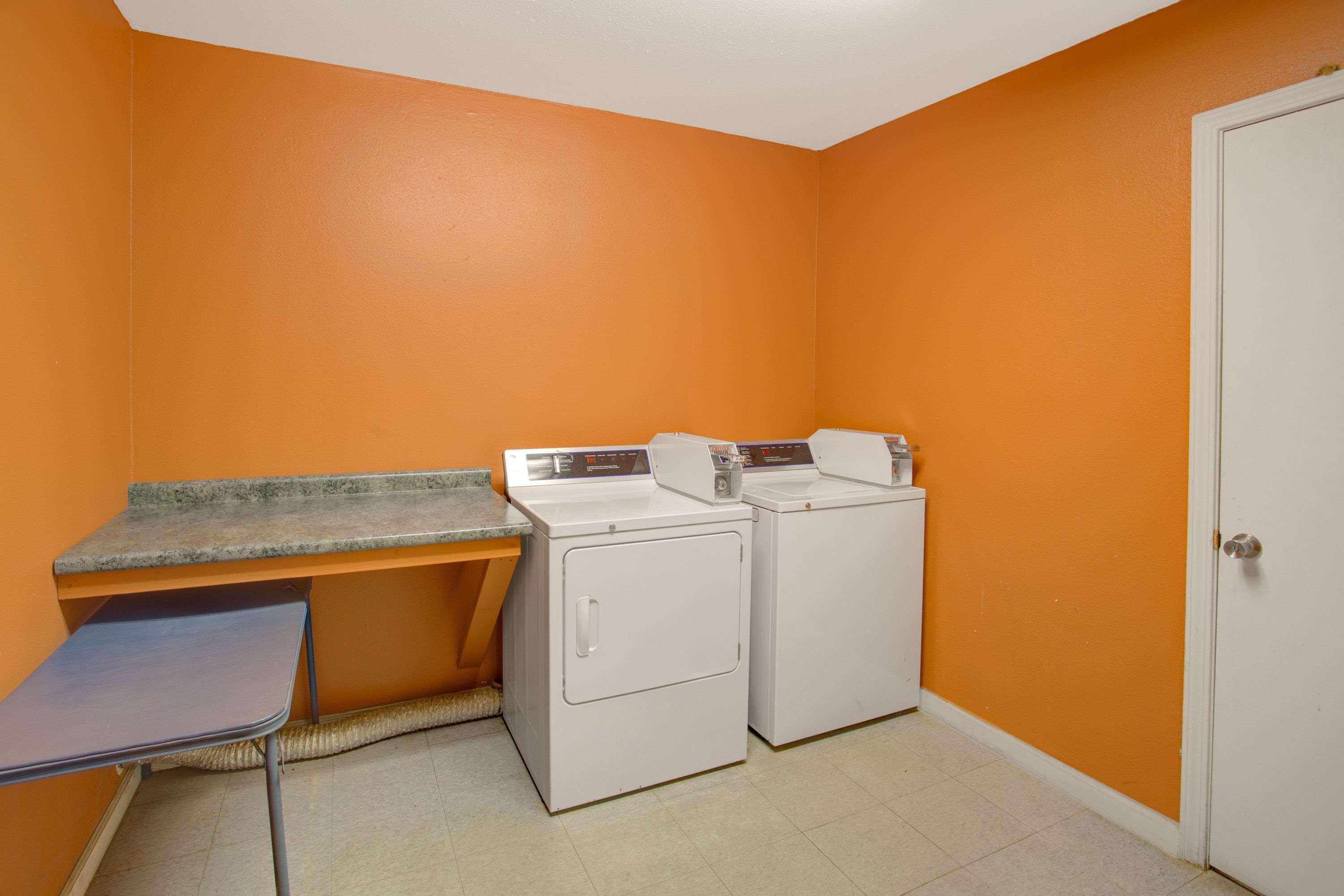 Super 8 By Wyndham Monticello Ar Motel Bagian luar foto