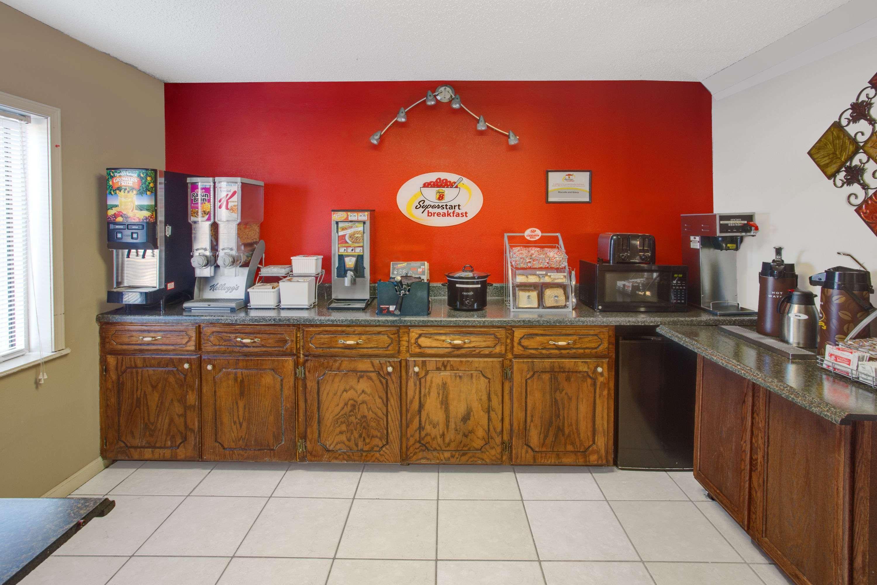 Super 8 By Wyndham Monticello Ar Motel Bagian luar foto