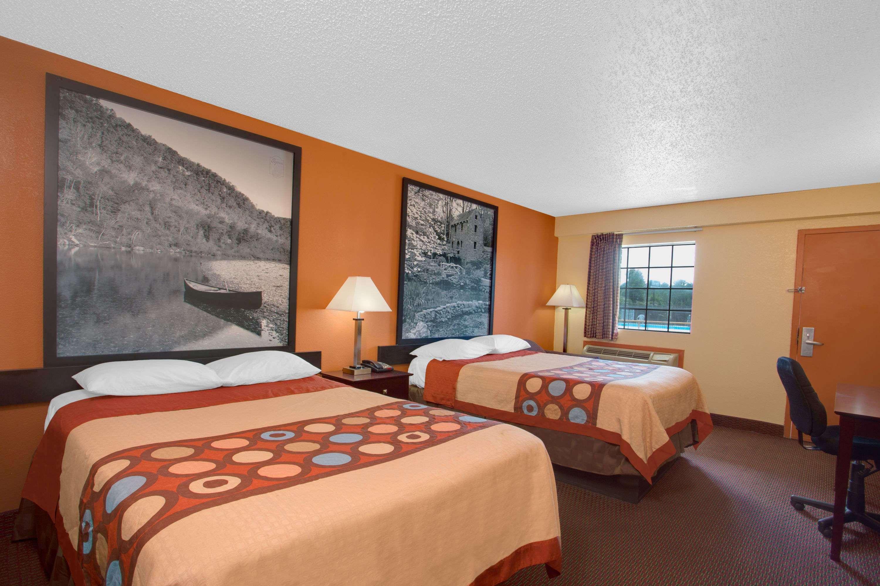 Super 8 By Wyndham Monticello Ar Motel Bagian luar foto