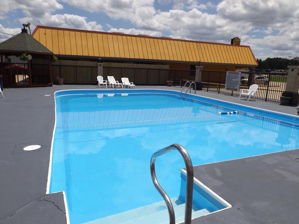 Super 8 By Wyndham Monticello Ar Motel Bagian luar foto